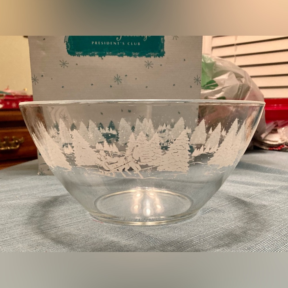 Vintage NIB Avon 1997 President’s Club Holiday Gift Large 9” Bowl